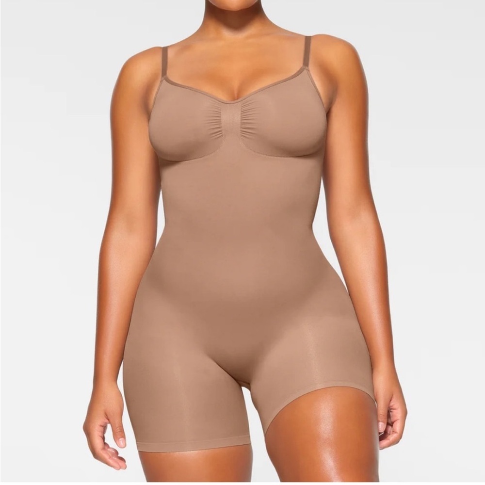 SKIMS Seamless Sculpt Mid Thigh Brief Bodysuit S/M NEW - Picture 2 of 4